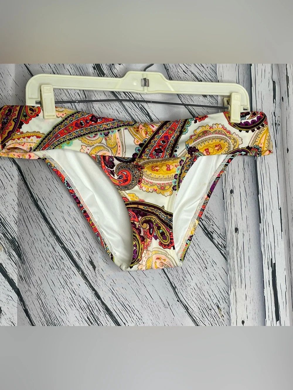 Victoria's Secret bikini bottom features a vibrant paisley boho print M